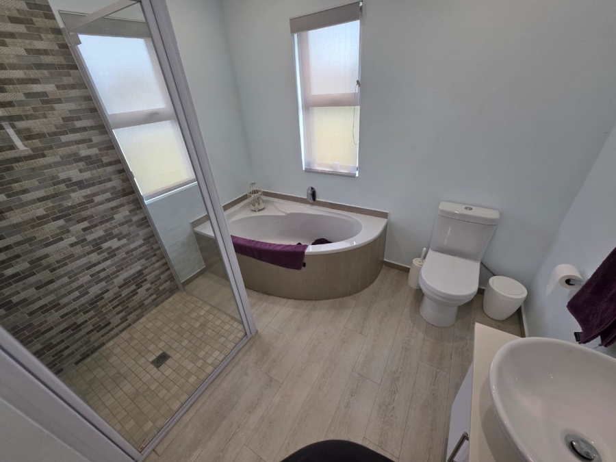 5 Bedroom Property for Sale in Marina Martinique Eastern Cape